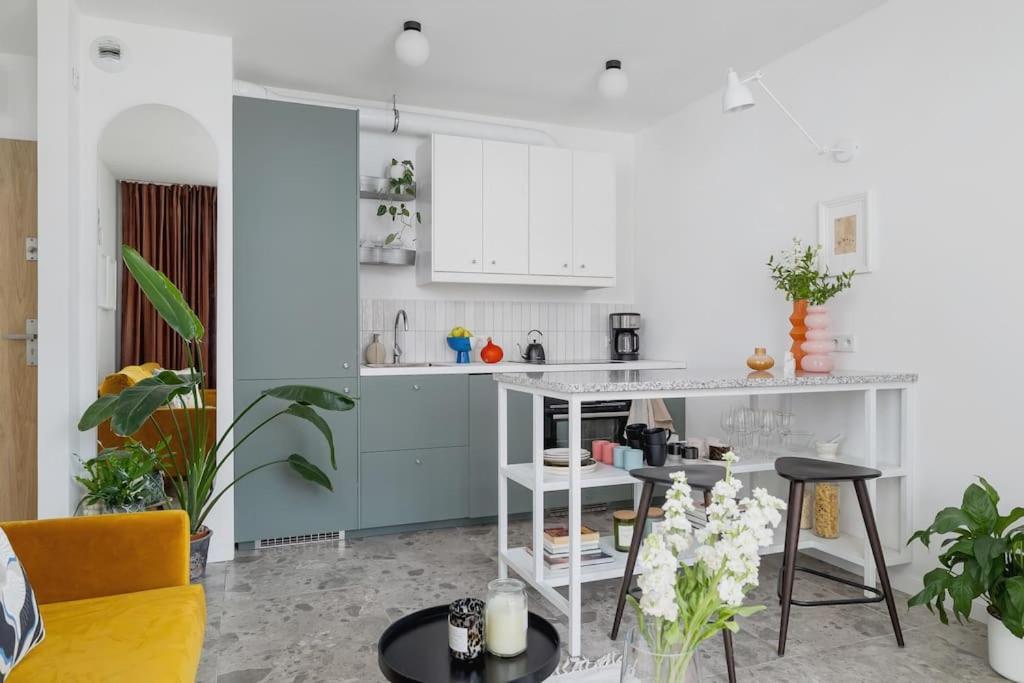 Apartment With Balcony, Private Parking - Bagry Lake - Goszczynskiego 1 クラクフ エクステリア 写真